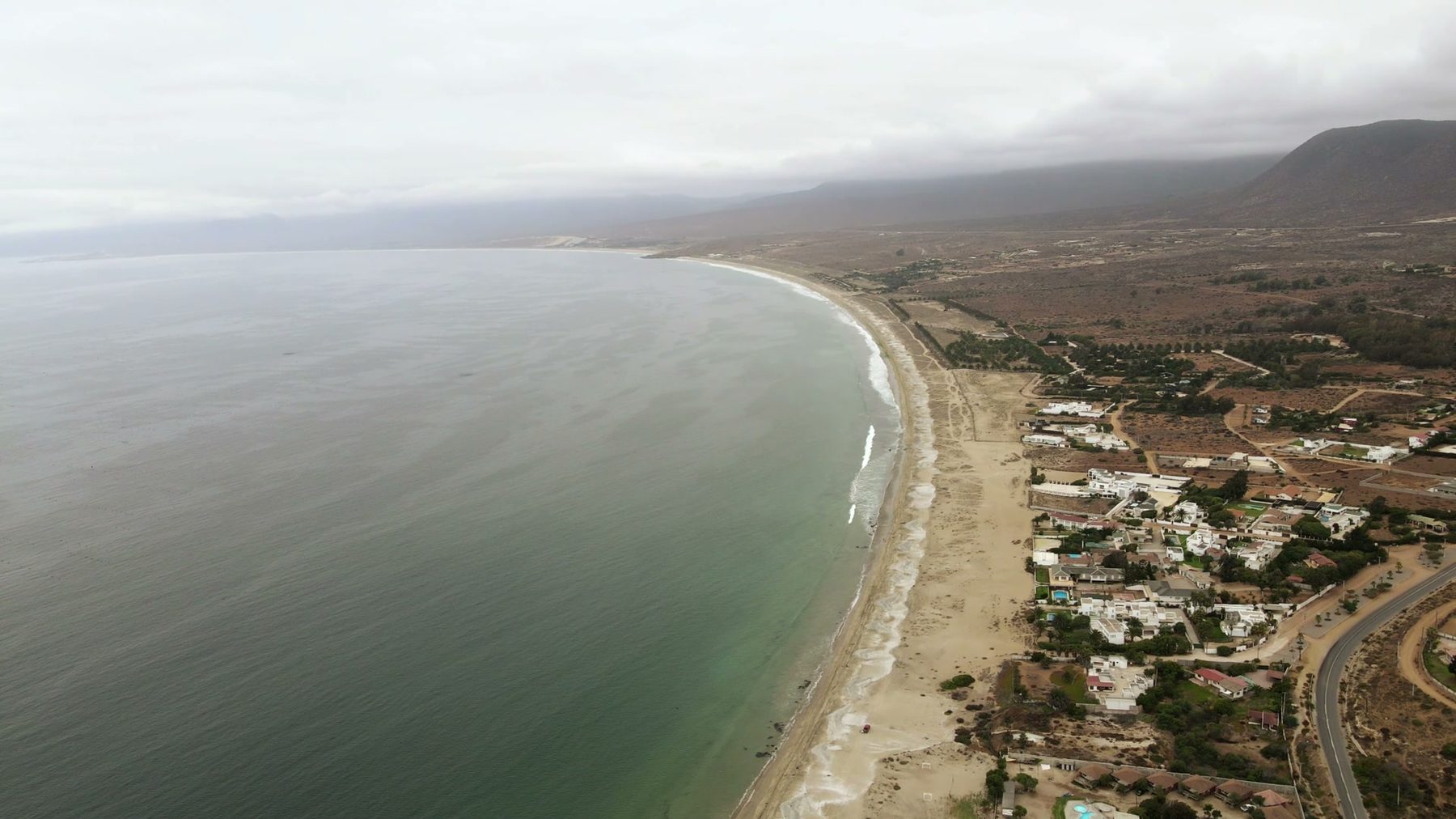 Vista aérea de la bahía y la extensa playa
